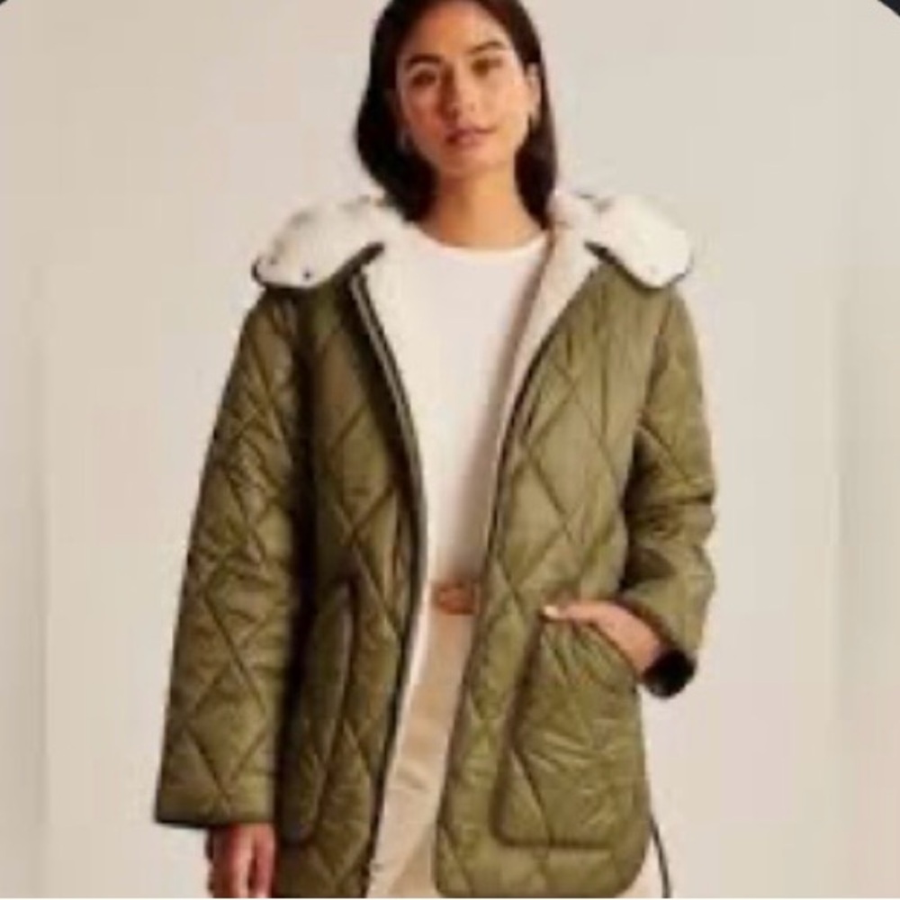 Abercrombie & Fitch Quilted Olive Green Women's Coat Sherpa lined with Hood